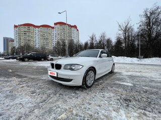 2010 BMW 1 серии 116i I (E81/E82/E87/E88) Рестайлинг, белый, 1350000 рублей, вид 1