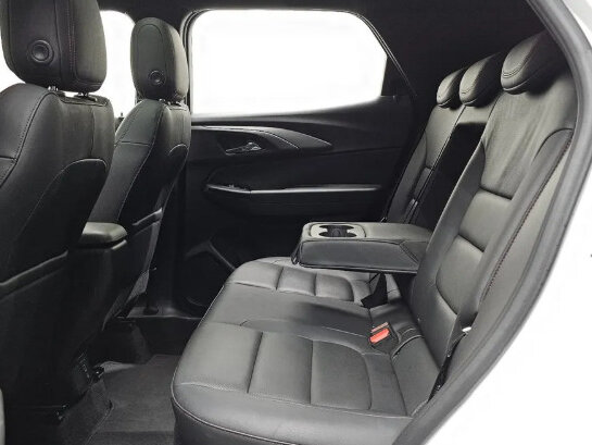 2023 Chevrolet TrailBlazer III Рестайлинг, белый, 1750000 рублей - вид 15