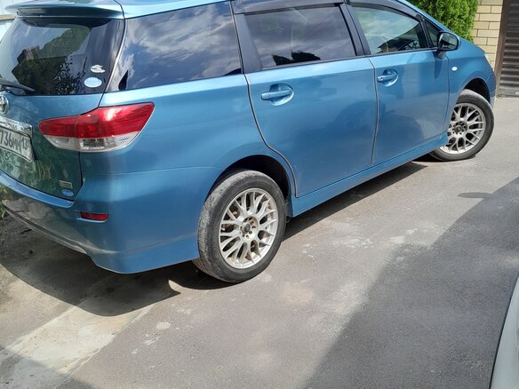 2010 Toyota Wish II, голубой, 910000 рублей - вид 1