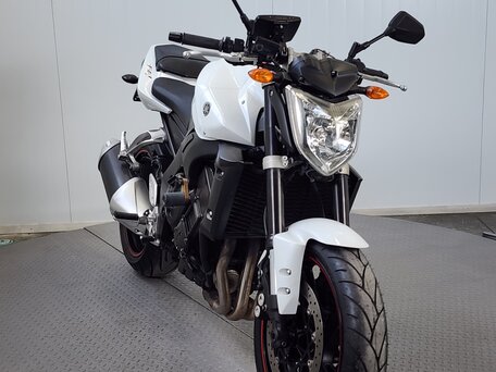 2010 Yamaha FZ1, белый, 499000 рублей, вид 3