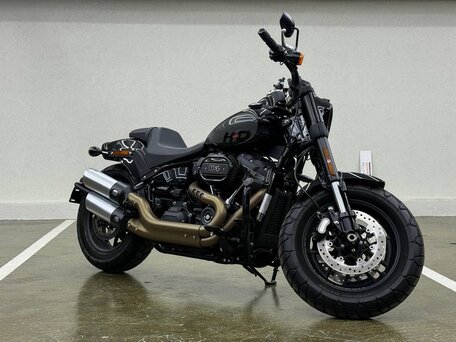 2023 Harley-Davidson Fat Bob, чёрный, 2100000 рублей, вид 1