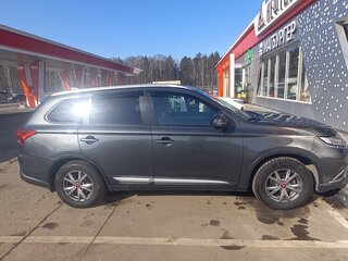 2018 Mitsubishi Outlander III Рестайлинг 2, серый, 1885000 рублей, вид 2
