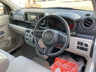 2021 Toyota Passo III Рестайлинг, серебристый, 720007 рублей, вид 5