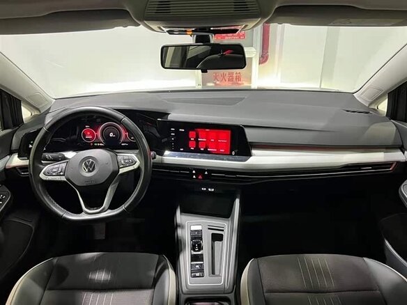 2022 Volkswagen Golf VIII, серый, 1899000 рублей - вид 8