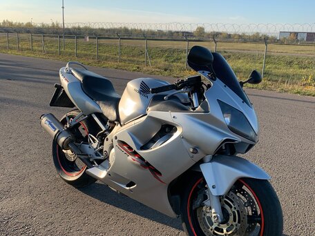 2002 Honda CBR 600F, серебристый, 400000 рублей, вид 1