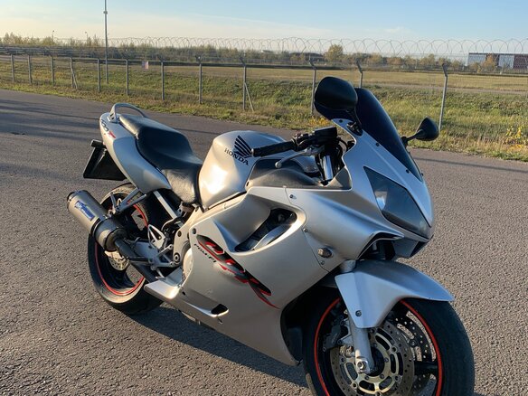 2002 Honda CBR 600F, серебристый, 400000 рублей