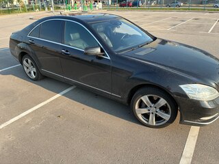 2009 Mercedes-Benz S-Класс 350 V (W221) Рестайлинг, чёрный, 1600000 рублей, вид 3