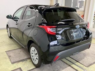2023 Toyota Yaris IV, чёрный, 1341084 рублей, вид 5