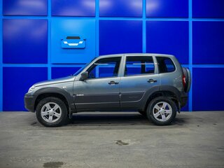 2018 Chevrolet Niva I Рестайлинг, серебристый, 680000 рублей, вид 3