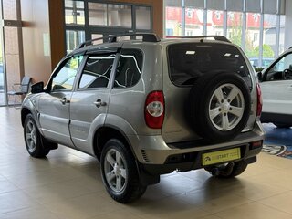 2015 Chevrolet Niva I Рестайлинг, серебристый, 550000 рублей, вид 3
