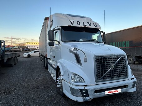 2003 Volvo VNL, белый, 2000000 рублей, вид 3