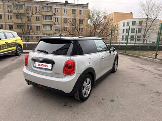 2019 Mini Hatch Cooper III (F55/F56) Рестайлинг, серебристый, 2050000 рублей, вид 4