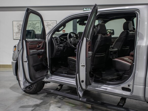 2026 Ram 1500 Crew Cab eTorque V Рестайлинг, серебристый, 11300000 рублей - вид 18