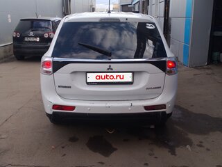2013 Mitsubishi Outlander III, белый, 850000 рублей, вид 4
