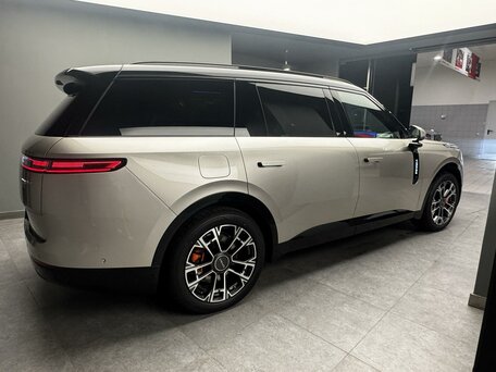 2026 Lynk & Co 900, белый, 8709575 рублей, вид 5