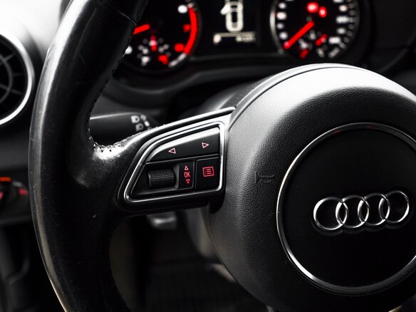 2015 Audi A1 I (8X) Рестайлинг, белый, 1050000 рублей - вид 12