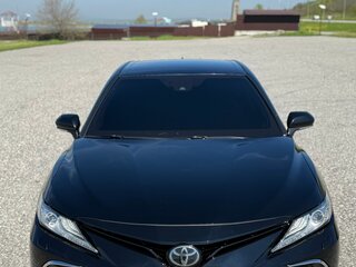 2020 Toyota Camry VIII (XV70), чёрный, 2680000 рублей, вид 3