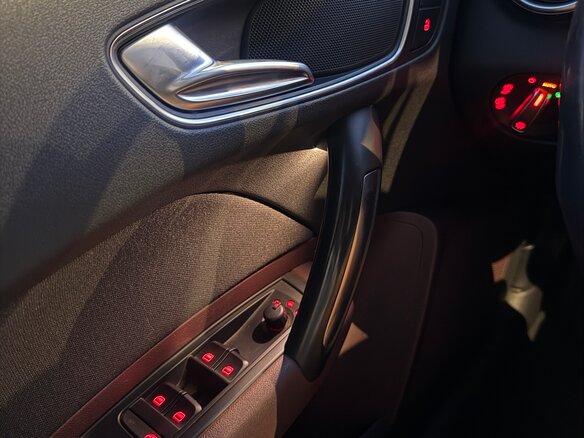2012 Audi A1 I (8X), красный, 1090000 рублей - вид 16