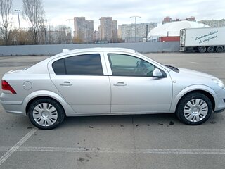 2011 Opel Astra H Рестайлинг, серебристый, 570000 рублей, вид 2