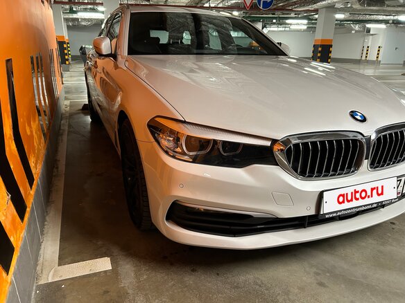 2019 BMW 5 серии 530i xDrive VII (G30/G31/G38), белый, 3750000 рублей - вид 2