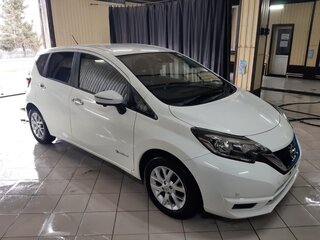 2017 Nissan Note e-Power II Рестайлинг, белый, 1430000 рублей, вид 2