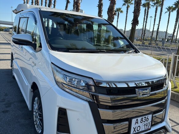 2019 Toyota Noah III (R80) Рестайлинг, белый - вид 2