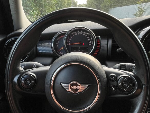 2014 Mini Hatch Cooper III (F55/F56), жёлтый, 1850000 рублей - вид 11