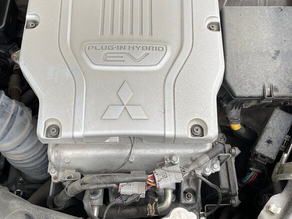 2018 Mitsubishi Outlander PHEV III Рестайлинг 2, коричневый, 3199000 рублей - вид 21