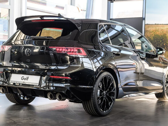 2025 Volkswagen Golf R VIII Рестайлинг, чёрный, 7289000 рублей - вид 2