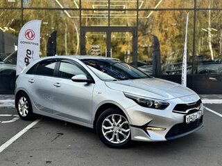 2022 Kia Ceed III Рестайлинг, серебристый, 2200000 рублей, вид 3