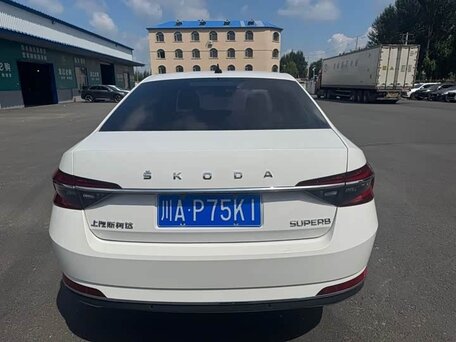 2021 Skoda Superb III Рестайлинг, белый, 1930000 рублей, вид 5
