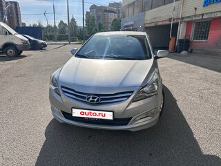 2015 Hyundai Solaris I Рестайлинг, белый, 690000 рублей, вид 4