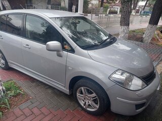 2010 Nissan Tiida I Рестайлинг, серебристый, 730000 рублей, вид 4