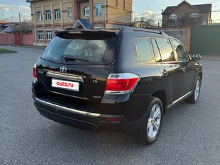 2013 Toyota Highlander II (XU40) Рестайлинг, чёрный, 3900000 рублей, вид 4