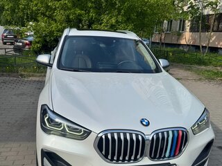 2022 BMW X1 Long 20Li sDrive II (F48) Рестайлинг, белый, 3400000 рублей, вид 2