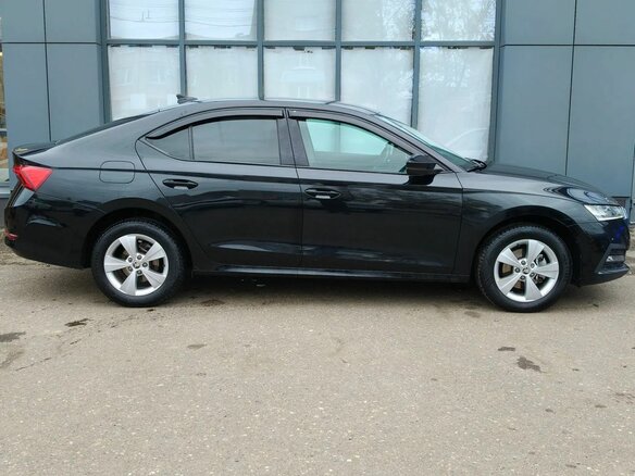 2021 Skoda Octavia IV (A8), чёрный, 1739000 рублей - вид 4