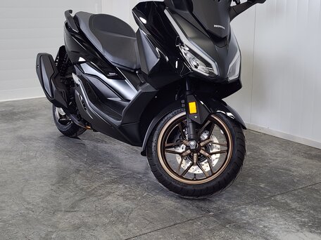 2025 Honda Forza, чёрный, 799000 рублей, вид 3