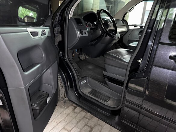 2008 Volkswagen Multivan T5, чёрный, 2250000 рублей - вид 8