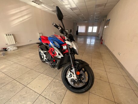 2017 MV Agusta Brutale 800, красный, 1150000 рублей, вид 3