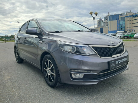 2017 Kia Rio III Рестайлинг, серый, 1074000 рублей, вид 3