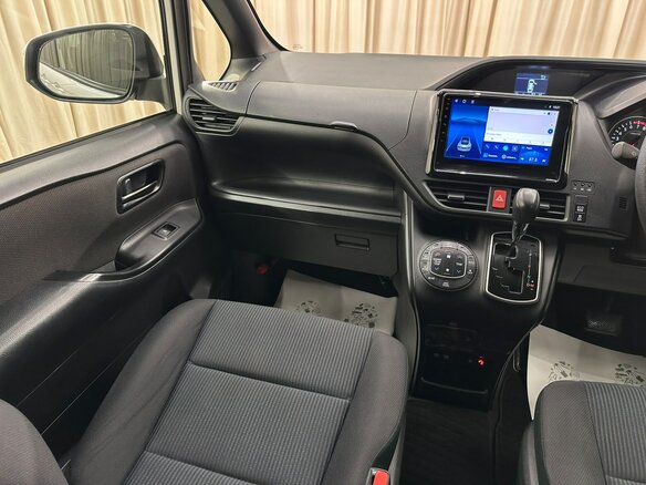 2018 Toyota Voxy III (R80) Рестайлинг, белый, 2199999 рублей - вид 14