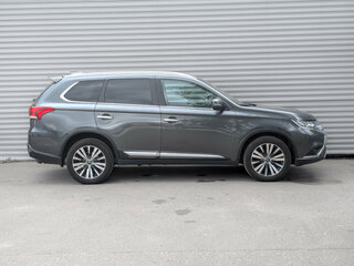 2019 Mitsubishi Outlander III Рестайлинг 3, серый, 2550000 рублей, вид 4
