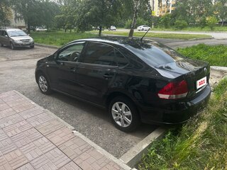 2013 Volkswagen Polo V, чёрный, 620000 рублей, вид 4