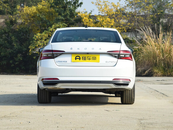 2025 Skoda Superb III Рестайлинг, белый, 2580005 рублей - вид 3