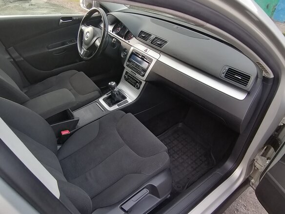 2010 Volkswagen Passat B6, серебристый, 735000 рублей - вид 15
