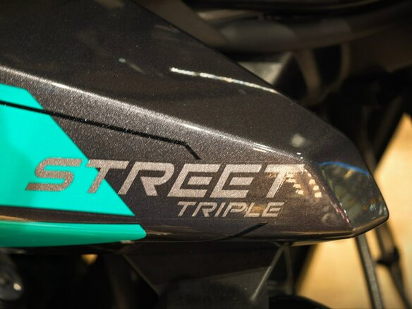 2026 Triumph Street Triple, серебристый, 1690000 рублей - вид 6