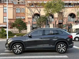 2022 Volkswagen Tayron I, чёрный, 2250000 рублей, вид 4