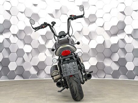 2024 Triumph Bonneville Bobber, фиолетовый, 1627000 рублей, вид 5