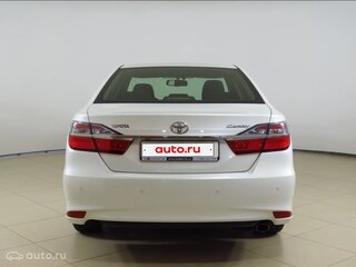 2015 Toyota Camry VII (XV50) Рестайлинг, белый, 1700000 рублей, вид 4