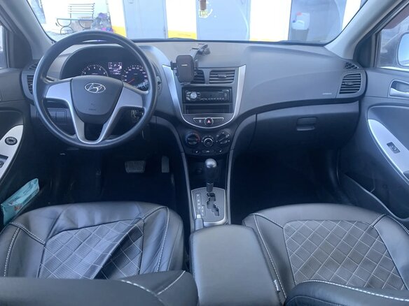 2014 Hyundai Solaris I Рестайлинг, серебристый, 1150000 рублей - вид 5